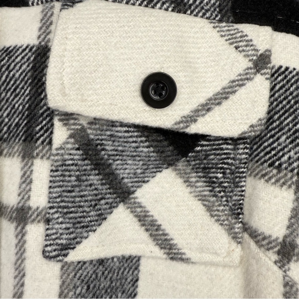 Black & white Buffalo plaid cropped Shacket size Large Shein - Picture 4 of 8